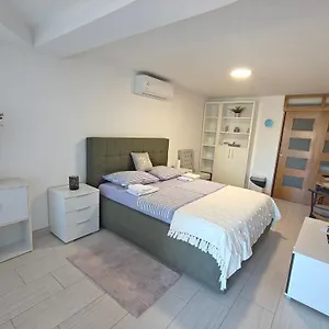 Aurora Apartman